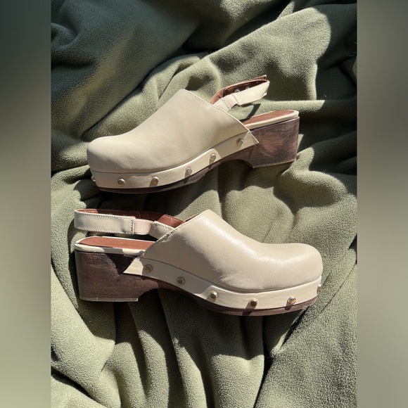 Alohas Cream Leather Mules - Picture 3 of 4